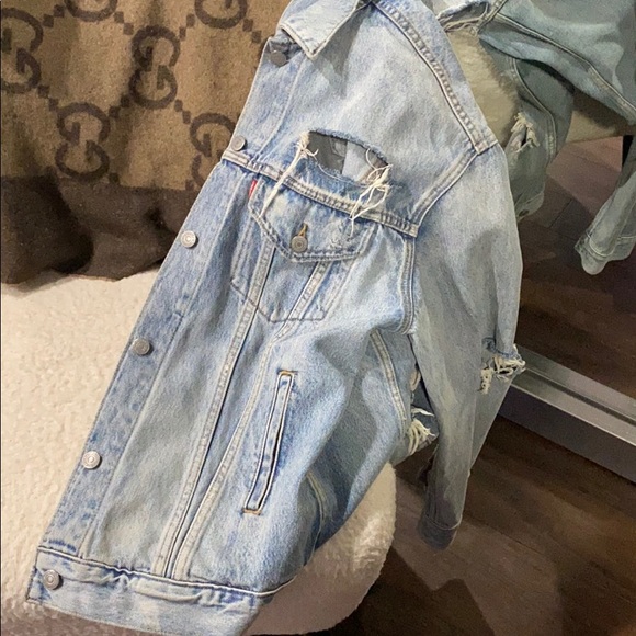 Levi’s Oversized Destroyed Denim Jacket - Picture 2 of 11